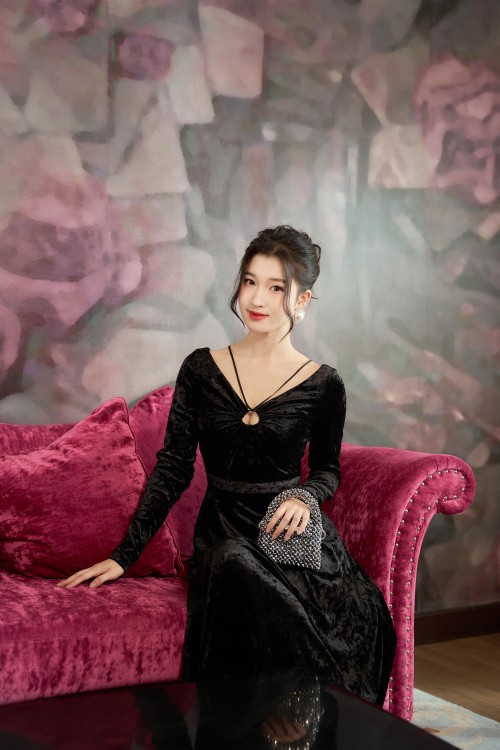 Sixdo Black Long Sleeves Midi Velvet Dress